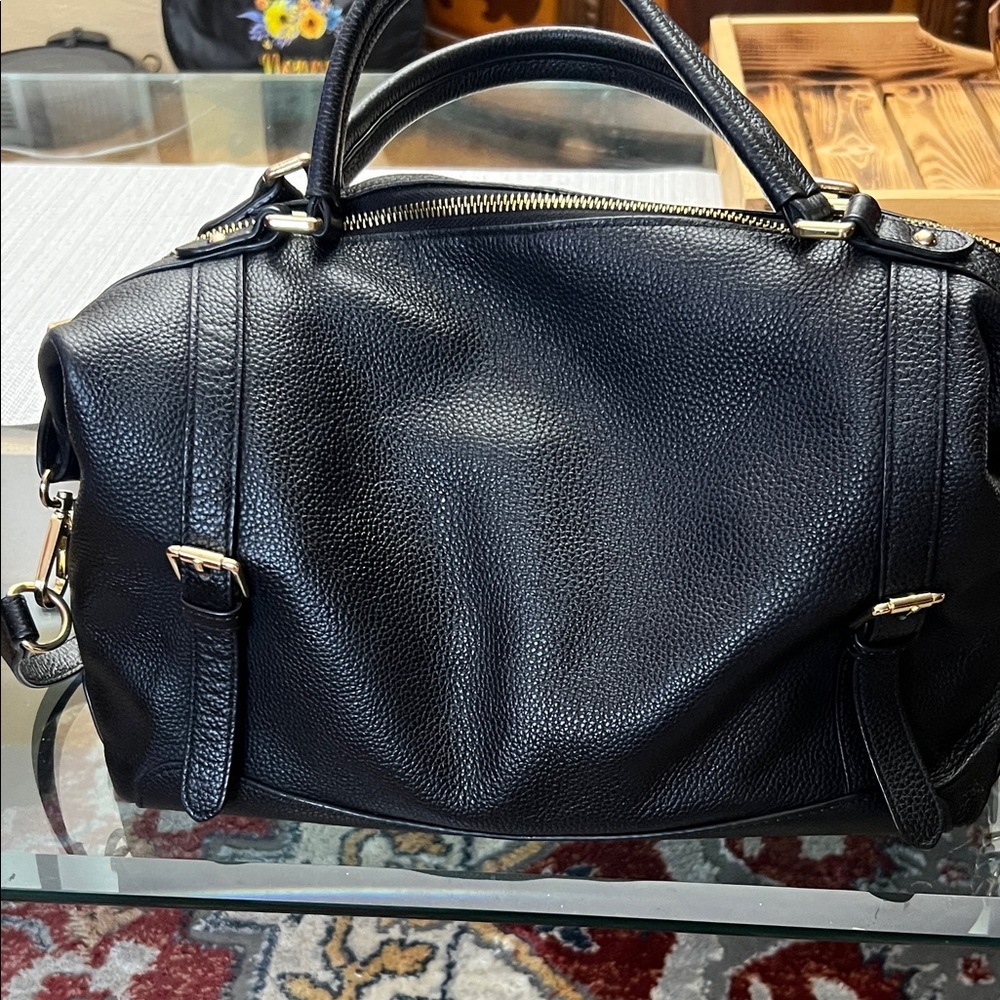 Ora Delphine Black 109% Leather Handbag With Gold Accents